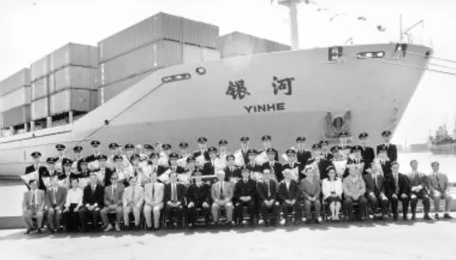 此外，報導還提及 1993 年的「銀河號事件」，當時中國貨船同樣在前往伊朗途中遭美軍強行登檢，並被迫中止航運 33 天。 圖:翻攝自海風看世界