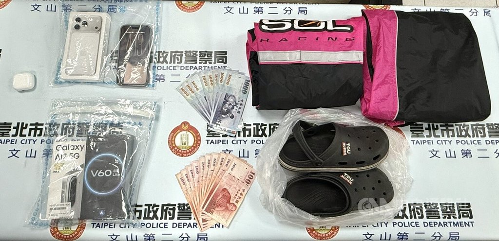 外送員50歲吳女近日接受北市某間通訊行委託運送財物，但取貨後竟神隱，警方獲報以車追人，於16日下午在台中將她拘提到案。（翻攝照片）中央社記者黃麗芸傳真 114年12月16日
