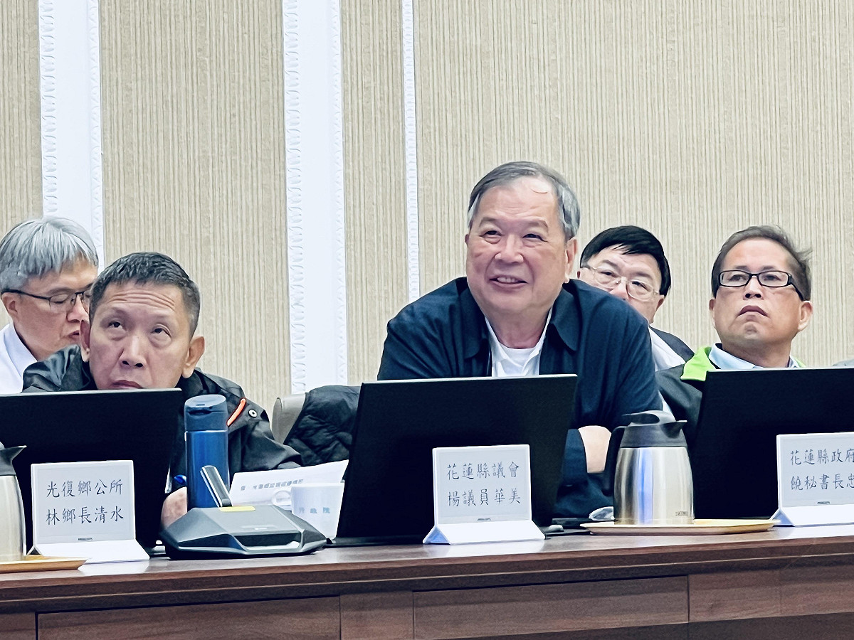 行政院17日召開「馬太鞍溪堰塞湖災後復原重建中央協調會報」擴大會議，花蓮縣議會代表與會。 圖：行政院提供