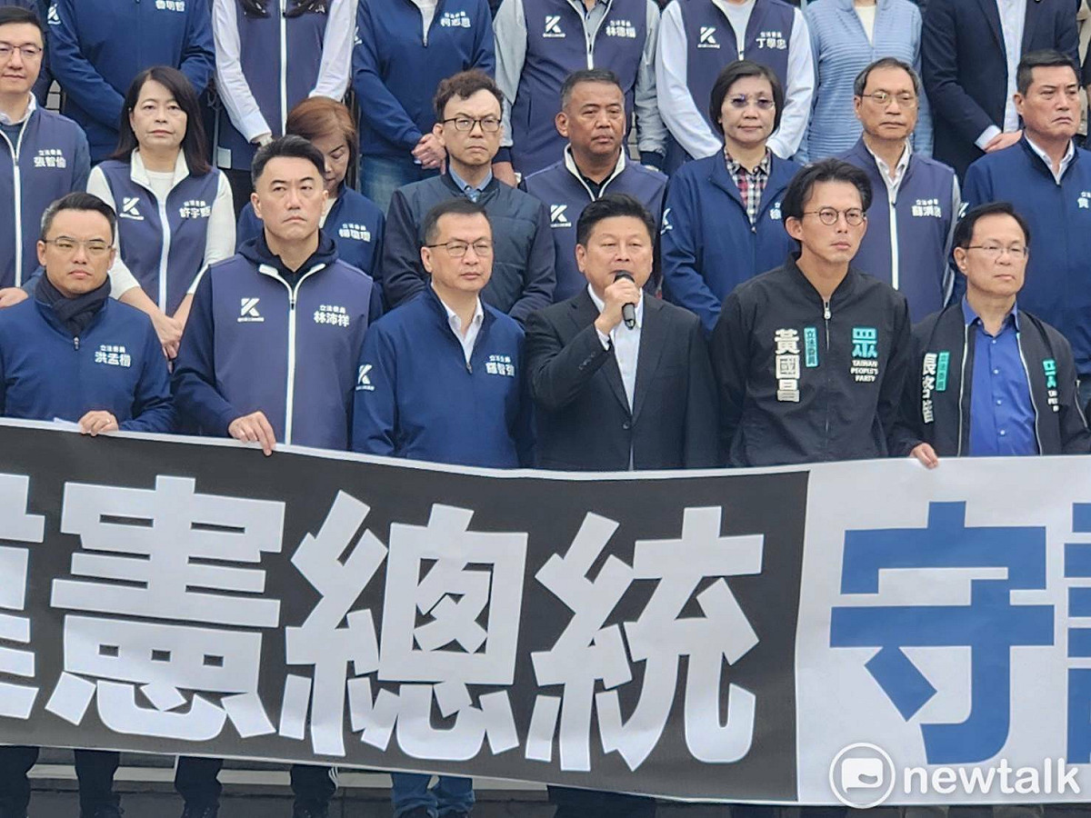 藍白宣布將提案彈劾總統賴清德，卓冠廷狠酸，藍白哪來76席？人數要夠，藍白倒閣後，解散國會才有機會啦！「嗆你們藍白不敢，笑死人！」 圖：黃建豪/攝