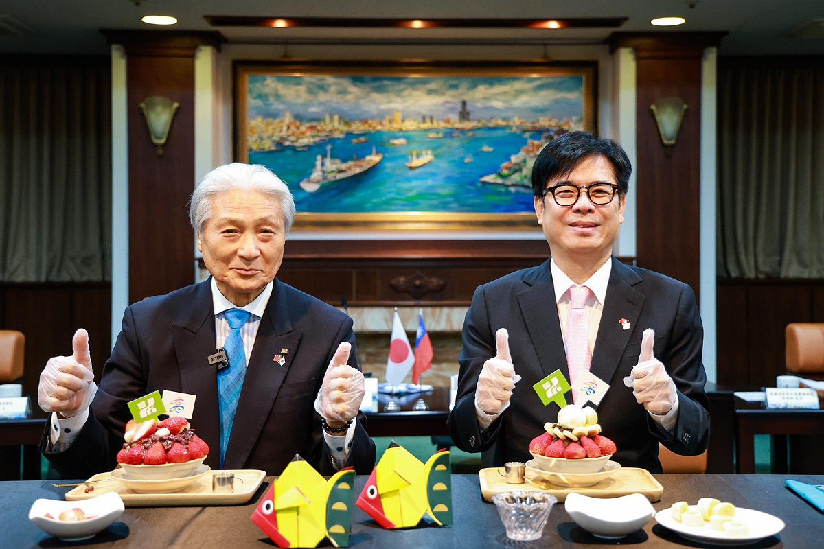 福田富一(左)訪高拜會陳其邁(右)，雙方共同行銷台日物產，盼未來持續深化合作。 圖：高雄市行國處/提供