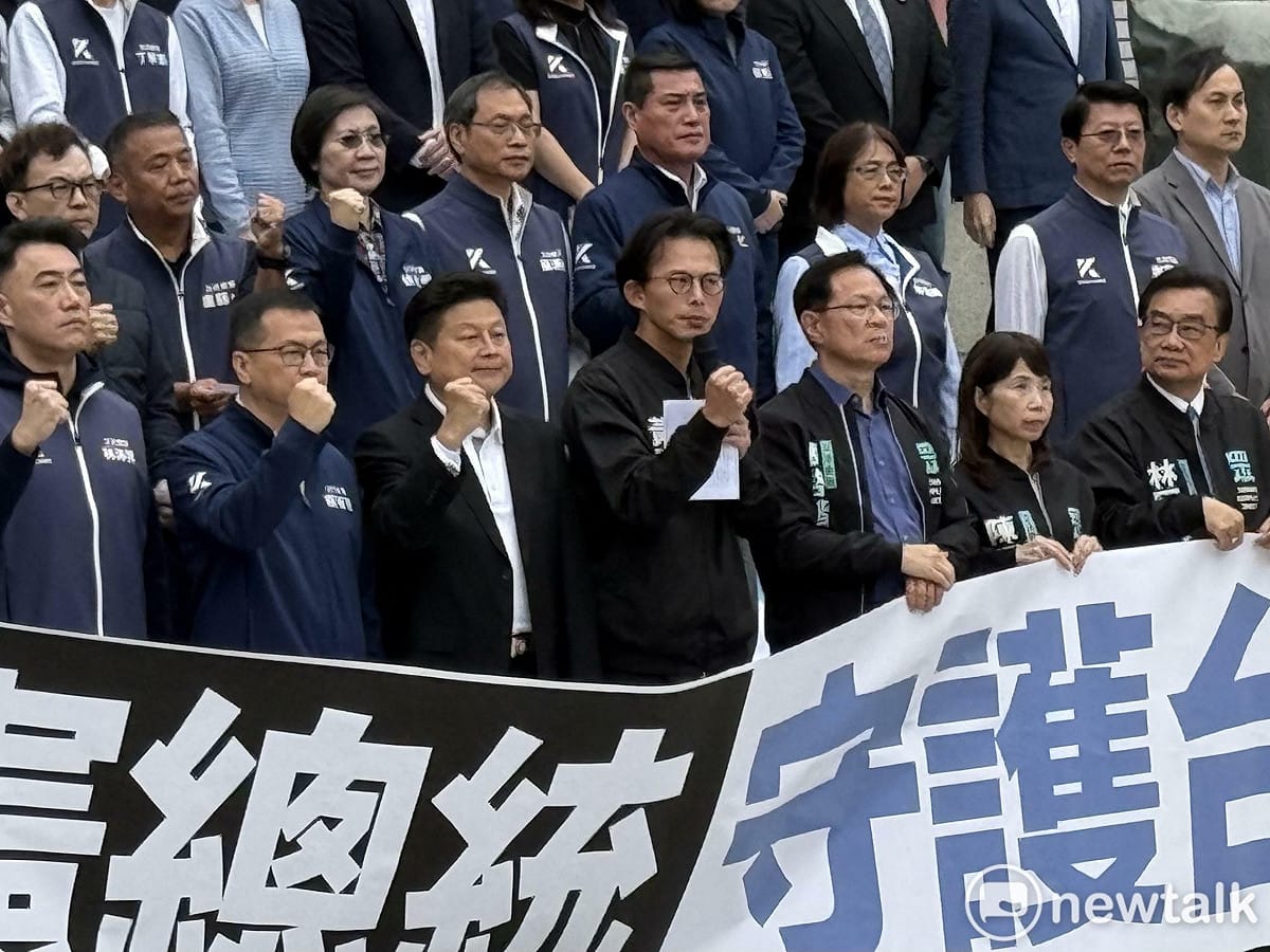 國民黨團、民眾黨團今召開「彈劾違憲總統，反帝制、反專制、反獨裁」聯合記者會。 圖：周煊惠 / 攝