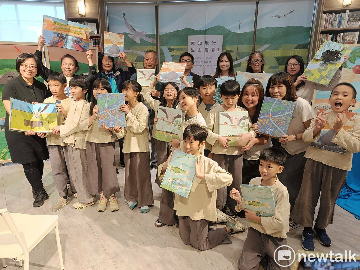 農業部農村及水土保持署今（19）日在台中市中央書局舉行《你知我行．里山倡議》繪本第二輯發表會。 圖：唐復年／攝