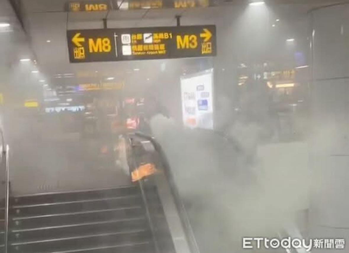 漫畫中設定的爆炸地點，是從台北車站 M7 出口望向 M8 出口的地面位置，爆炸點落在 M3 至 M8 出口軸線上、且較接近 M8，地點幾乎重疊。 圖/取自 LSS 毛球 臉書粉專