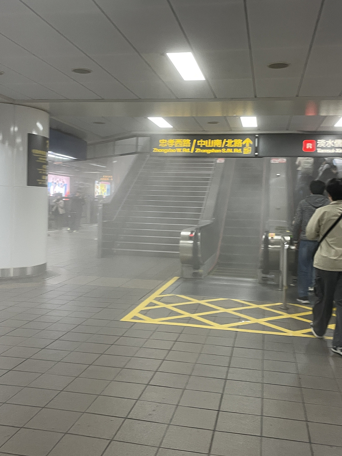 上週北車中山一帶發生隨機殺人案引起關注，今天警方也著手調閱嫌犯張文過去的金錢紀錄，初步調查他中華郵政帳戶金流沒有異狀。 圖：翻攝自@starmiau