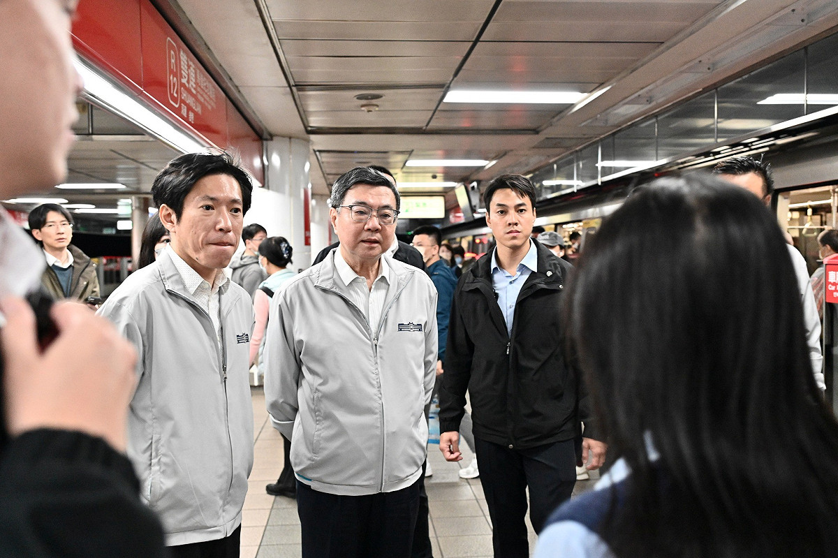 行政院長卓榮泰前往台北捷運站體視察戒備狀況，從雙連站步行至中山站。 圖：翻攝自卓榮泰臉書