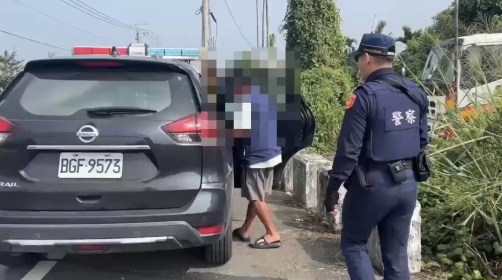 屏東蔡姓女騎士19日騎車行經潮州鎮，遭潑不明液體。警方21日逮捕涉案的吳姓男子，確認液體為一般廢水；吳男稱因工作壓力大而隨機潑灑。（屏東警分局提供）中央社記者李卉婷傳真 114年12月21日