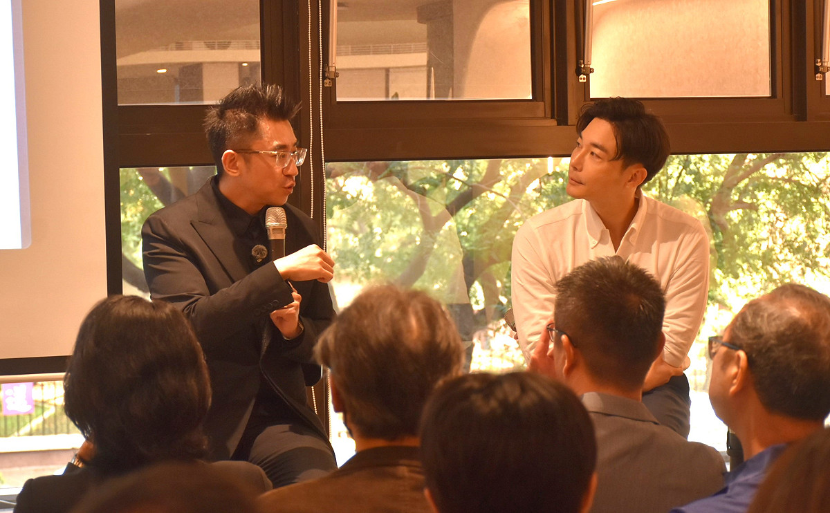 Ethan(右)應邀舉辦講座，並與Michael Lee(左)進行一場史詩級的對話。 圖：孫家銘攝