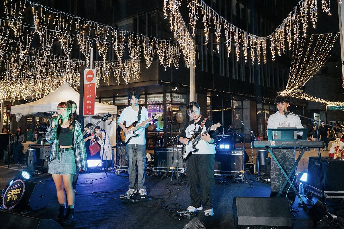 高市青年局響應聖誕生活節，舉辦「Merry Band Vibes」音樂展演。 圖：高雄市經發局/提供
