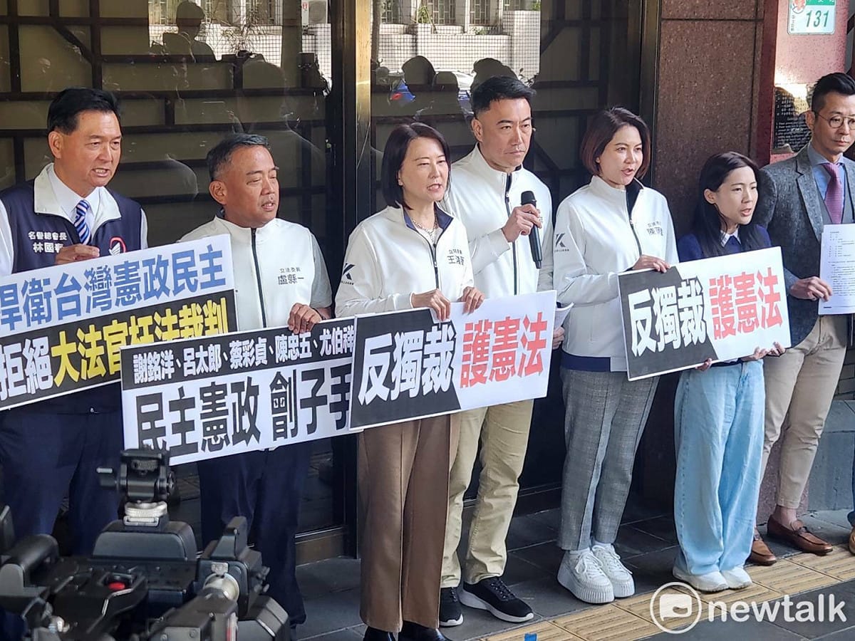 國民黨團赴北檢告發做成憲訴法違憲的5名大法官。 圖：黃建豪/攝