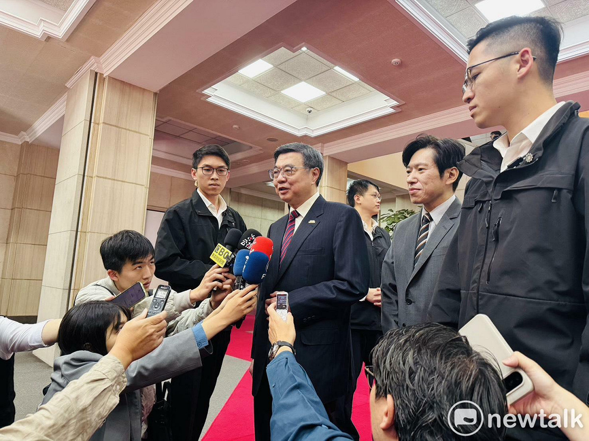 行政院長卓榮泰今（23）日上午主持行政院經濟發展委員會第2次顧問會議（包容成長分組）前受訪。 圖：謝莉慧/攝