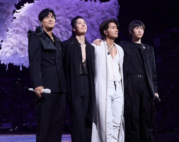 五月天阿信(右起)昨(22)日和F4的周渝民、吳建豪、言承旭在上海開唱。 圖：翻攝自阿信IG