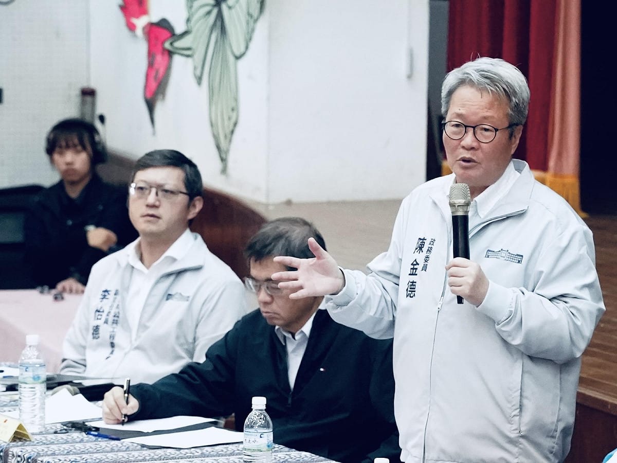 行政院23日在花蓮縣光復鄉光復國小舉辦「馬太鞍堰塞湖災後復原說明會」，由政務委員陳金德主持。 圖：行政院提供