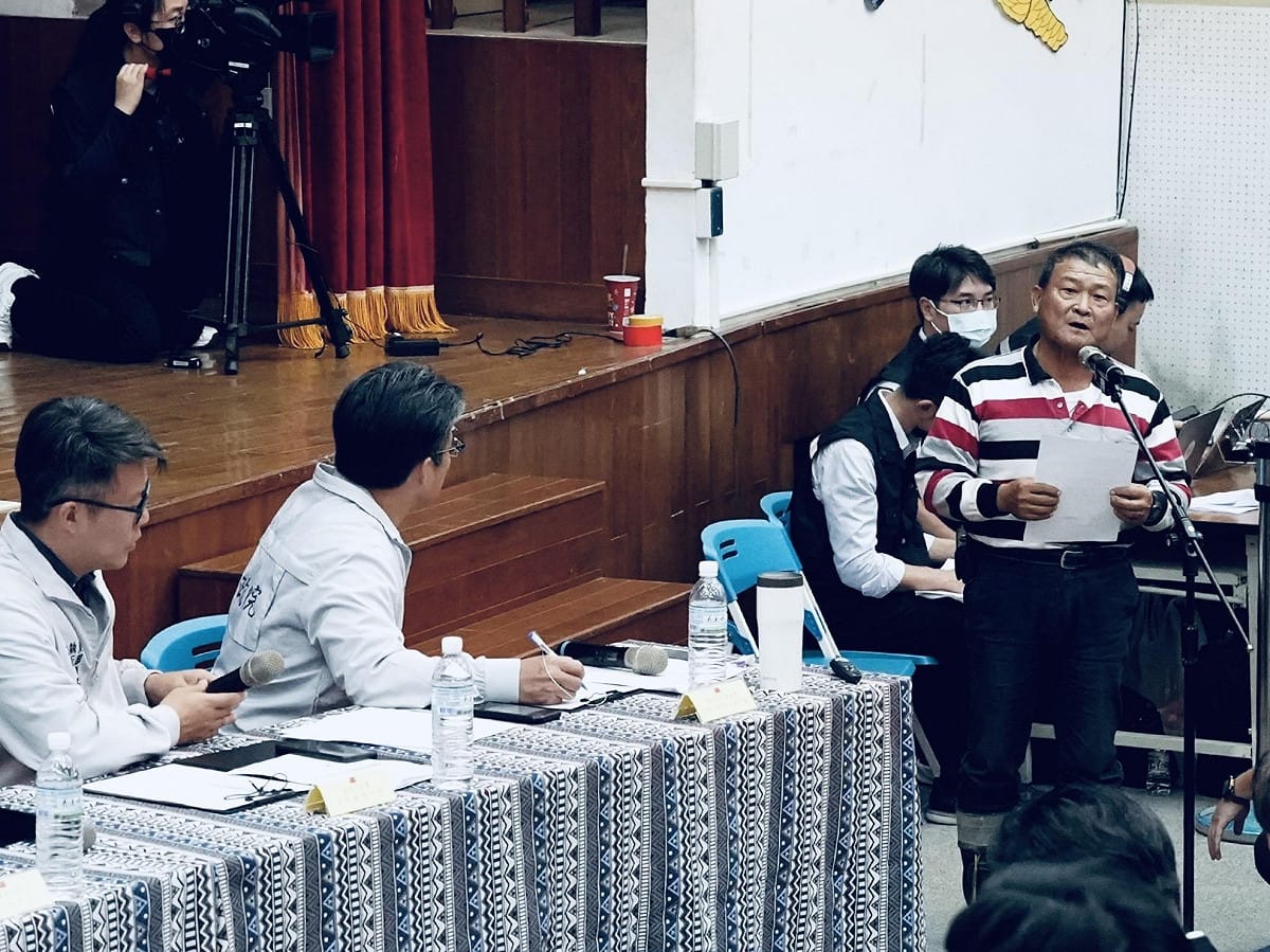 行政院23日在花蓮縣光復鄉光復國小舉辦「馬太鞍堰塞湖災後復原說明會」，超過400位民眾、部落代表及地方民意代表到場參與，現場提問踴躍。 圖：行政院提供