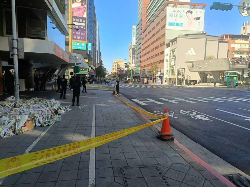 張文隨機砍人父母昨日下跪道歉，律師陳宇安發文「實在不知道為什麼大家要去追殺張文的父母」。 圖：翻攝畫面