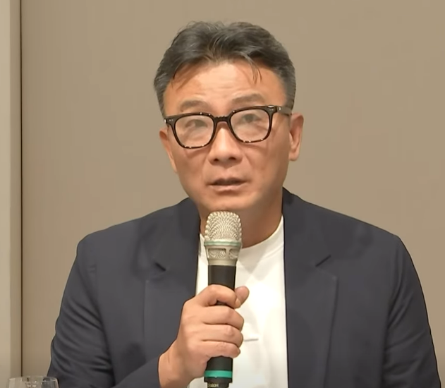 UG老闆獻花惹議後，傳出捐百萬助亡者家屬，社會局證實款項於獻花風波之前即入帳，籲外界勿過度解讀。 圖：翻攝自網路