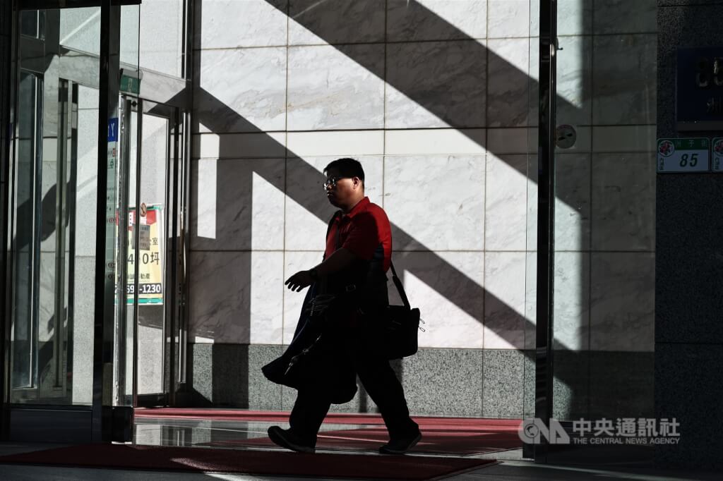 圖為台北市內湖區上班族。 圖：中央社檔案照片