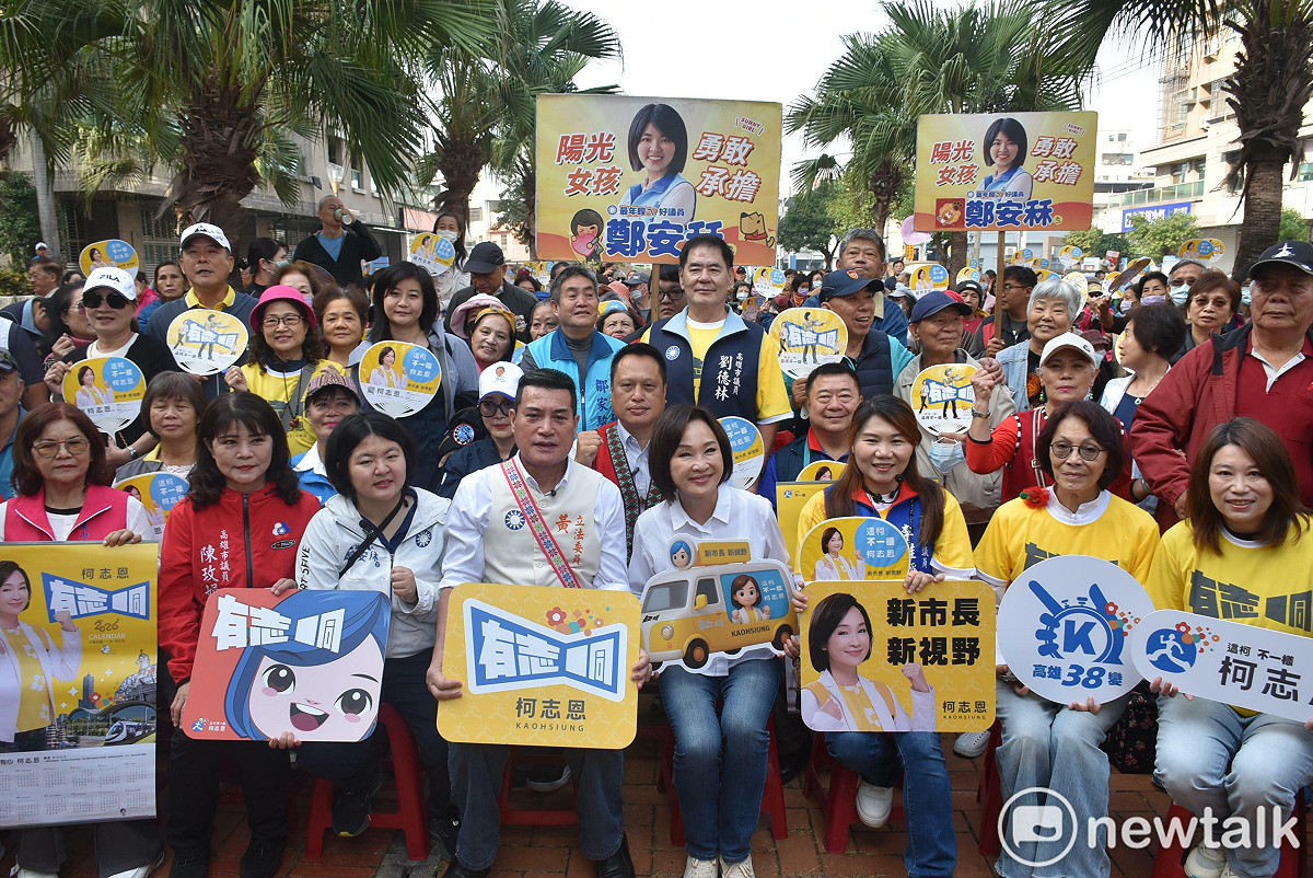柯志恩獲徵召後首場公開活動，選擇於鳳山區勝利路旁的工協街廣場舉辦「力拚勝利–2026年柯志恩年曆發送」活動。 圖：孫家銘/攝