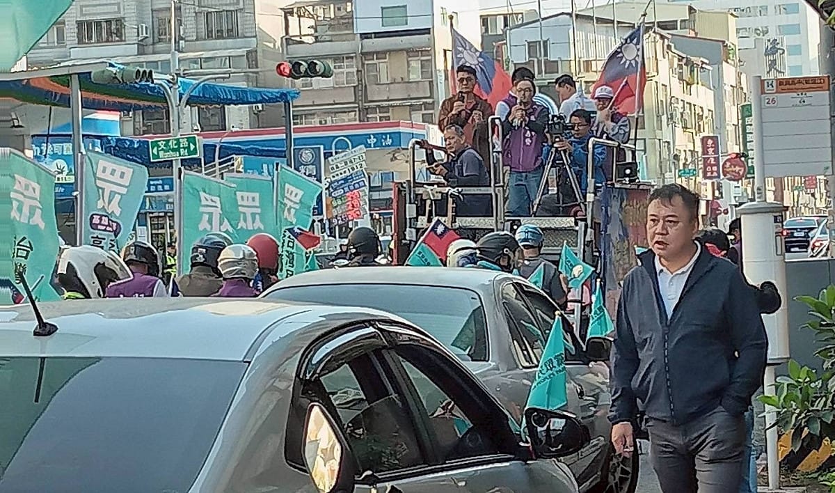 台灣民眾黨高雄市黨部攜手司法改革黨，共同舉辦行憲紀念日車隊集會遊行。 圖：台灣民眾黨高雄市黨部/提供