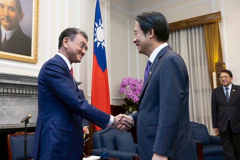 賴清德接見「日本前外務大臣河野太郎眾議員一行」，並盼支持台灣加入CPTPP。 圖：總統府提供