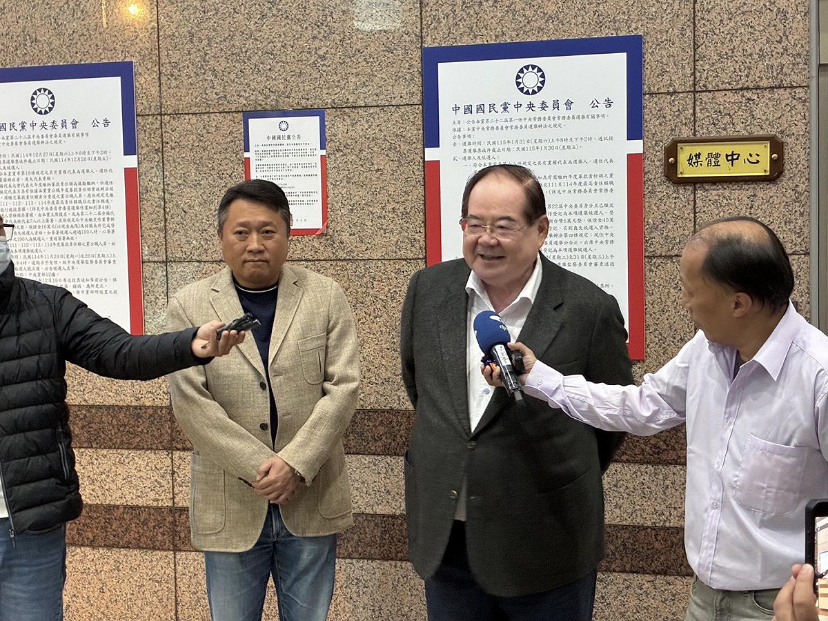 國民黨副主席兼秘書長李乾龍（圖右）表明國民黨明年在新竹市長選舉不推派人選。 圖：國民黨／提供