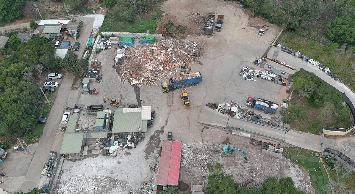 沙鹿區廢棄物非法堆置場空拍畫面。 圖：環境部環境管理署/提供
