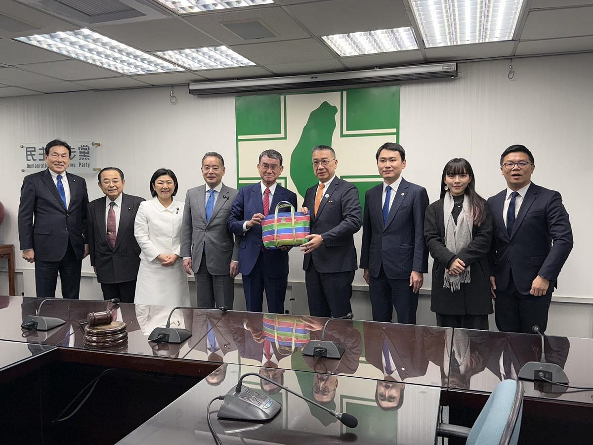 民進黨立委、民進黨青年局長陳冠廷接待日本自民黨前外務大臣河野太郎眾議員一行。 圖：陳冠廷辦公室／提供