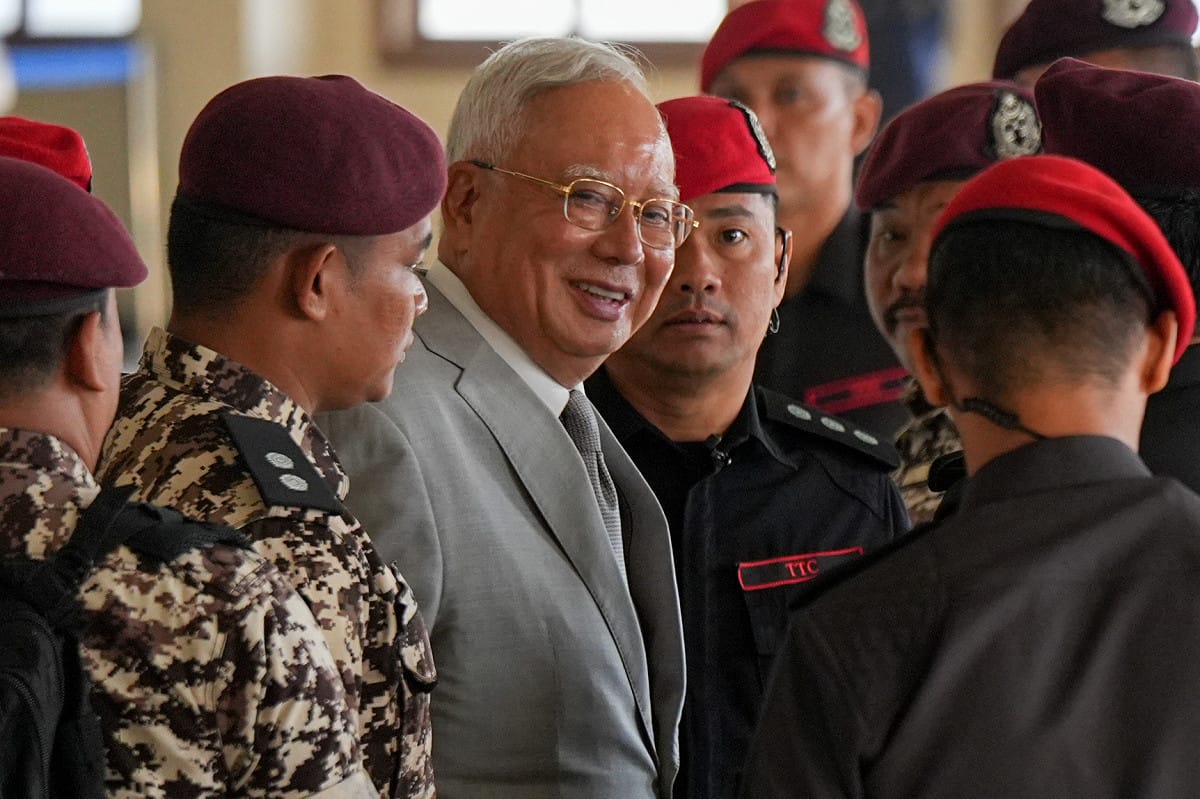 馬來西亞前總理納吉（Najib Razak）涉及「一馬弊案」，今日裁定全部罪名成立。 圖：達志影像/美聯社