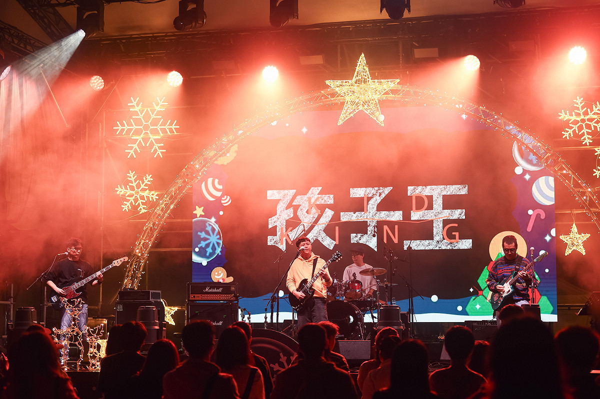 「孩子王 Kid King」化身高雄觀光大使，邀請粉絲用音樂搭輕軌欣賞高雄之美。 圖：高流中心/提供