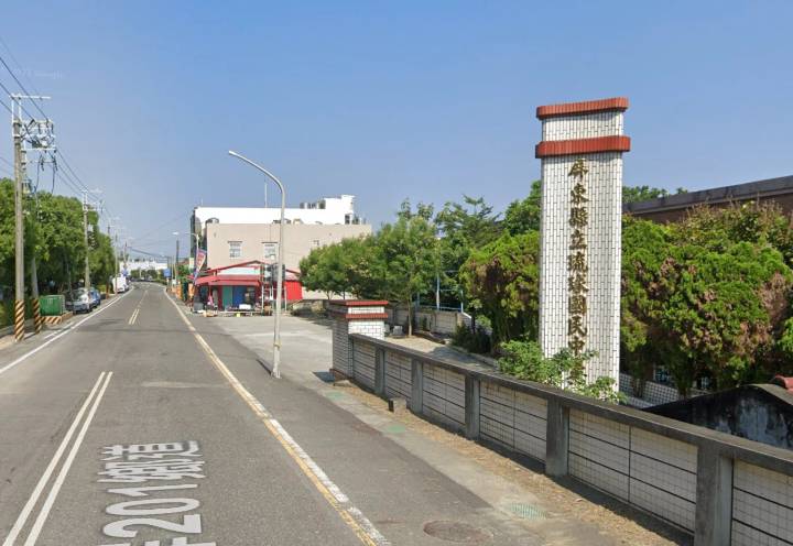 屏東縣琉球國中校長蘇傳桔職場霸凌遭監察院糾舉，縣府將其調整職務，另派員代理校長職務。 圖：取自Google地圖