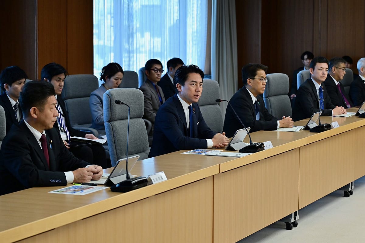 日本防衛大臣小泉進次郎（左二） 圖：翻攝自日本防衛省•自衛隊的X
