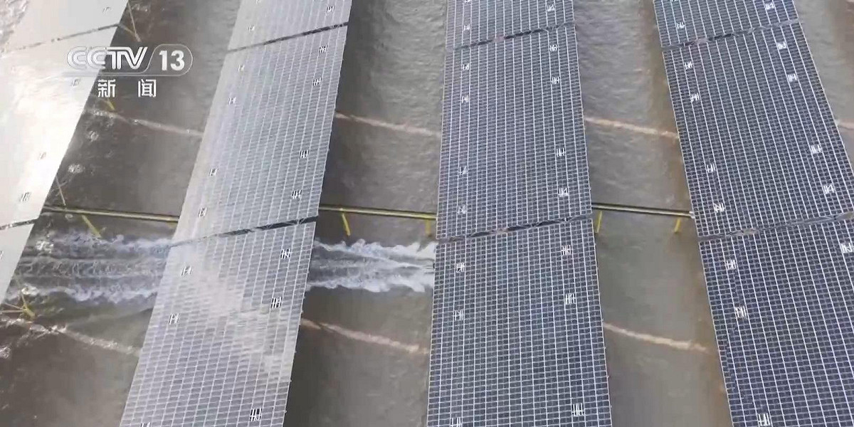 中國國華投資位於山東省東營市垦利區的100萬瓩海上光伏電站，已完成全容量併網發電。 圖：翻攝自 央視新聞