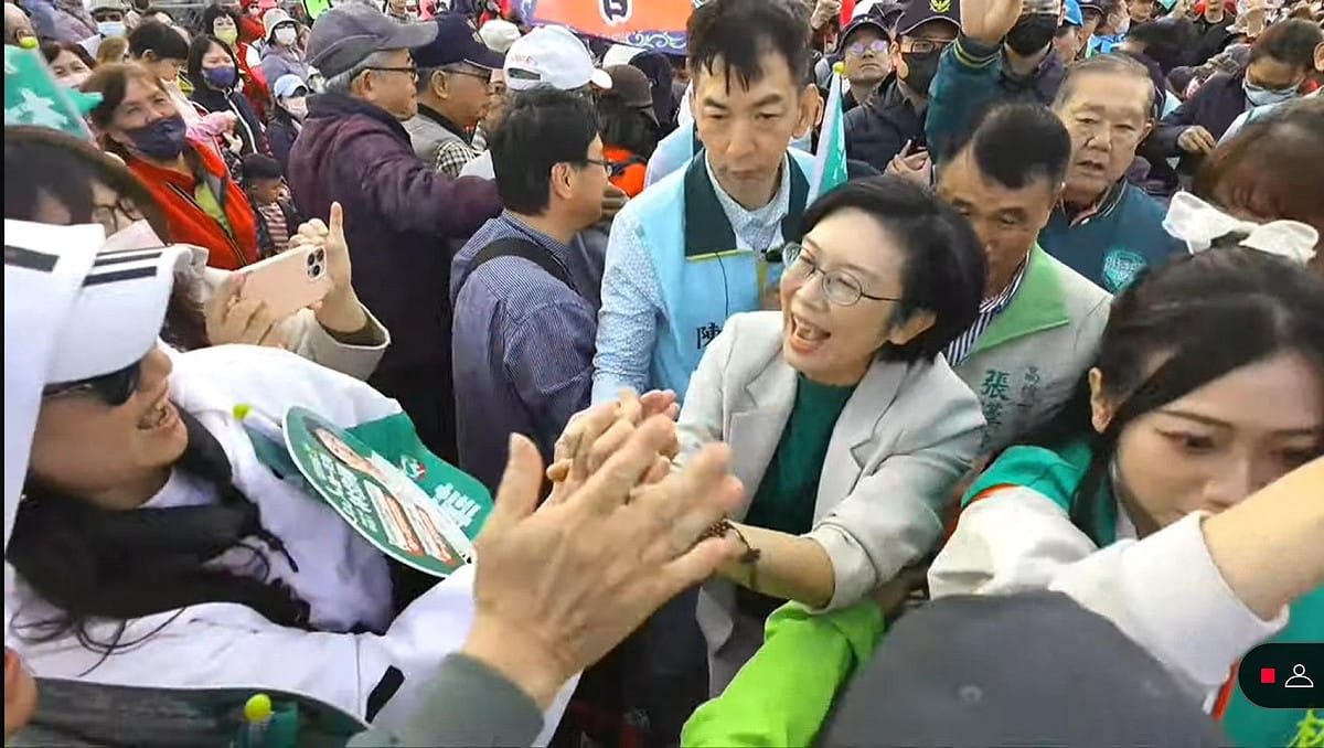 林岱樺(中)進場時受到夾道歡迎。 圖：林岱樺辦公室/提供