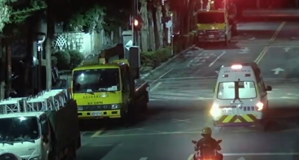 救護車趕赴德音國小。