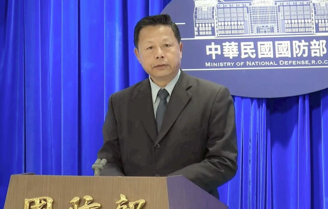 中共對我發動突襲軍演，海巡署副署長謝慶欽揭露與海警船「持續對峙」實況。 圖：金大鈞/攝