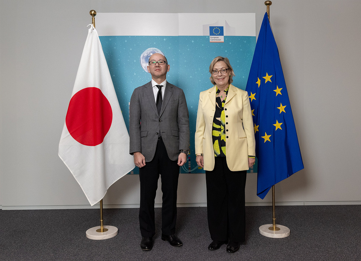日本駐歐盟大使松本（左）與歐盟副秘書長Signe Ratso （右） 圖：翻攝自歐盟副秘書長的X