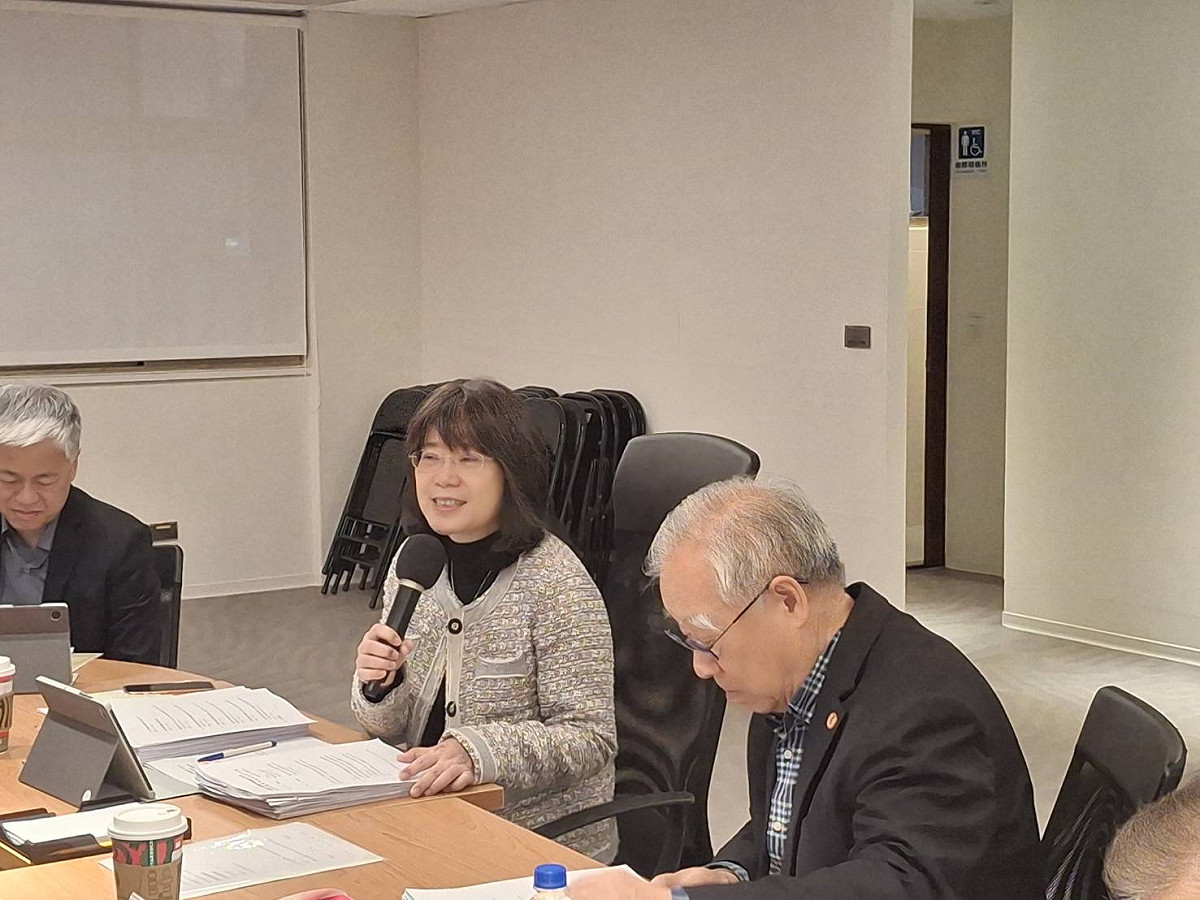 財團法人威權統治時期國家不法行為被害者權利回復基金會上週五（12/26）由該會董事長張文貞（中）召開第2屆第11次董事及監察人會議。 圖：權利回復基金會提供
