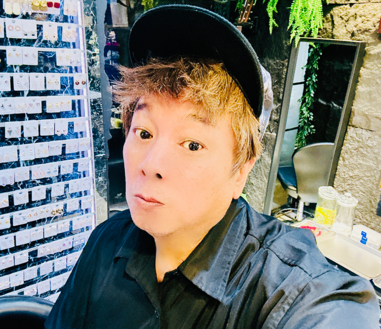 曹西平昨(29)日晚間驚傳在家中離世，享壽66歲。 圖：翻攝自曹西平FB
