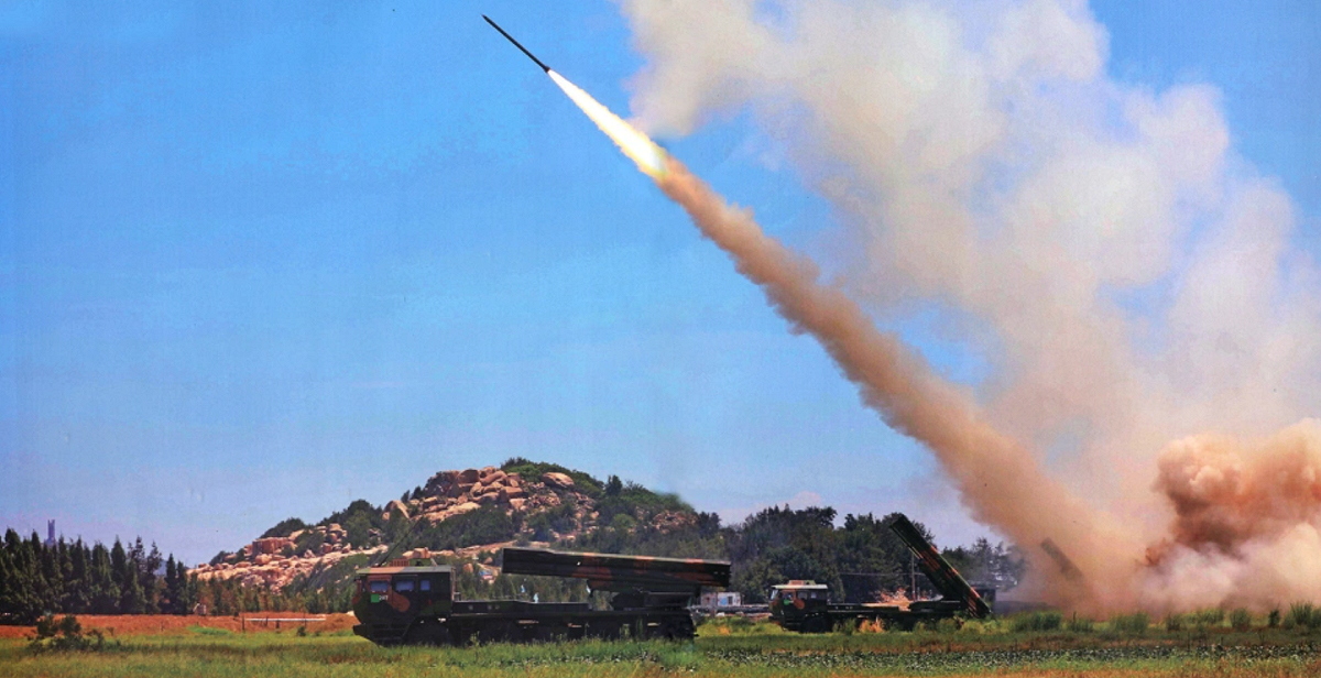 中國解放軍發射 PHL-191 火箭砲。 圖：翻攝自騰訊網《河東三叔》