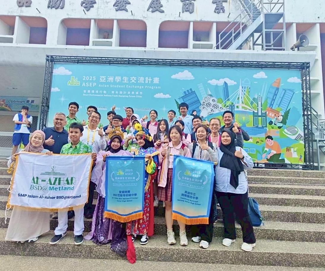 南隆國中與印尼愛資哈爾BSD芝陵寺初中合作，勇奪「2025 年亞洲學生交流計畫」最高榮譽「白金獎」。 圖：高雄市教育局/提供