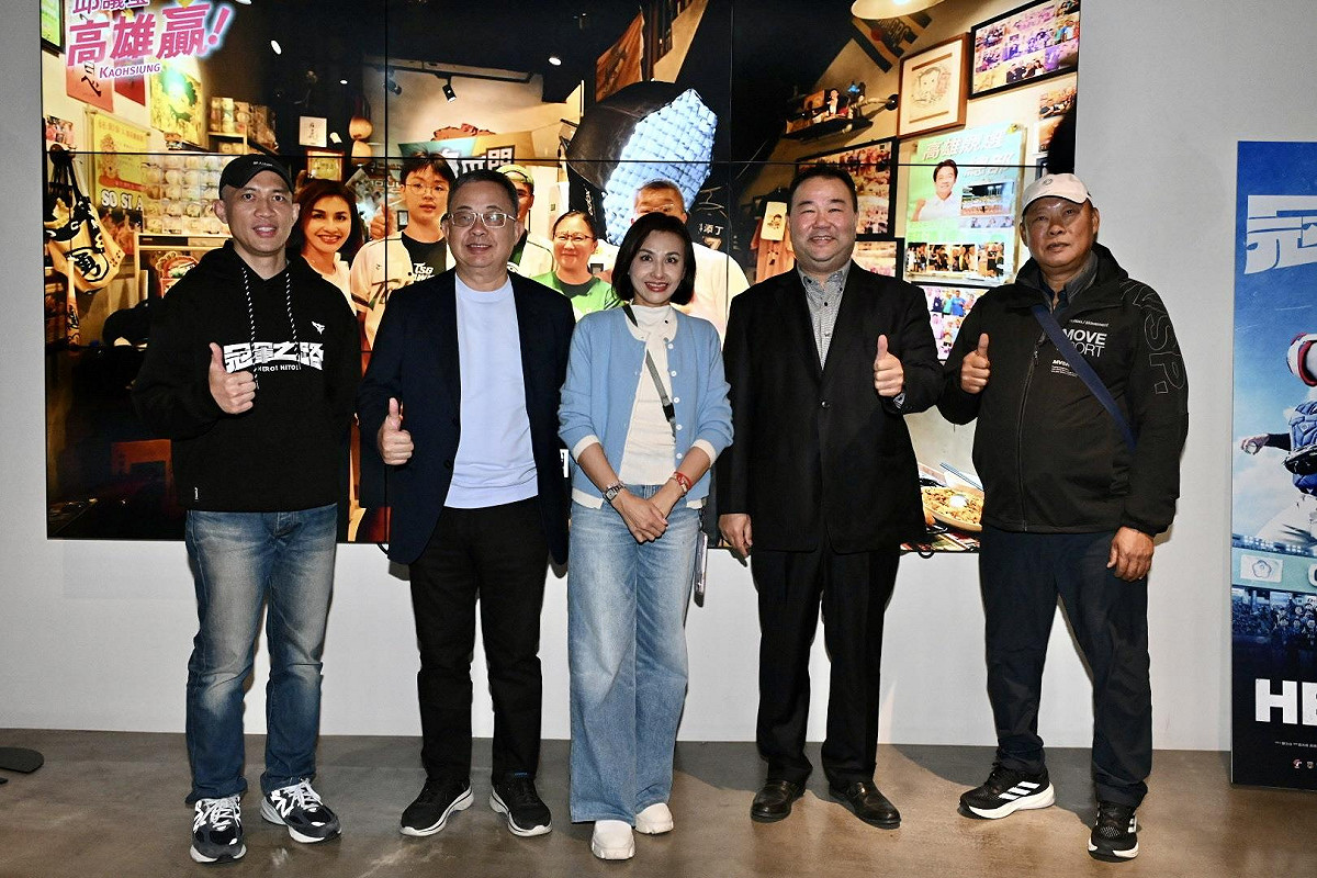 邱議瑩(中)與龍男(左一)、余政憲(左二)、趙士強(右二)、杜福明(右一)。 圖：邱議瑩辦公室/提供