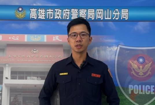 高市警岡山分局壽天所所長吳濬宇報告相關案情。 圖：高市警岡山分局/提供
