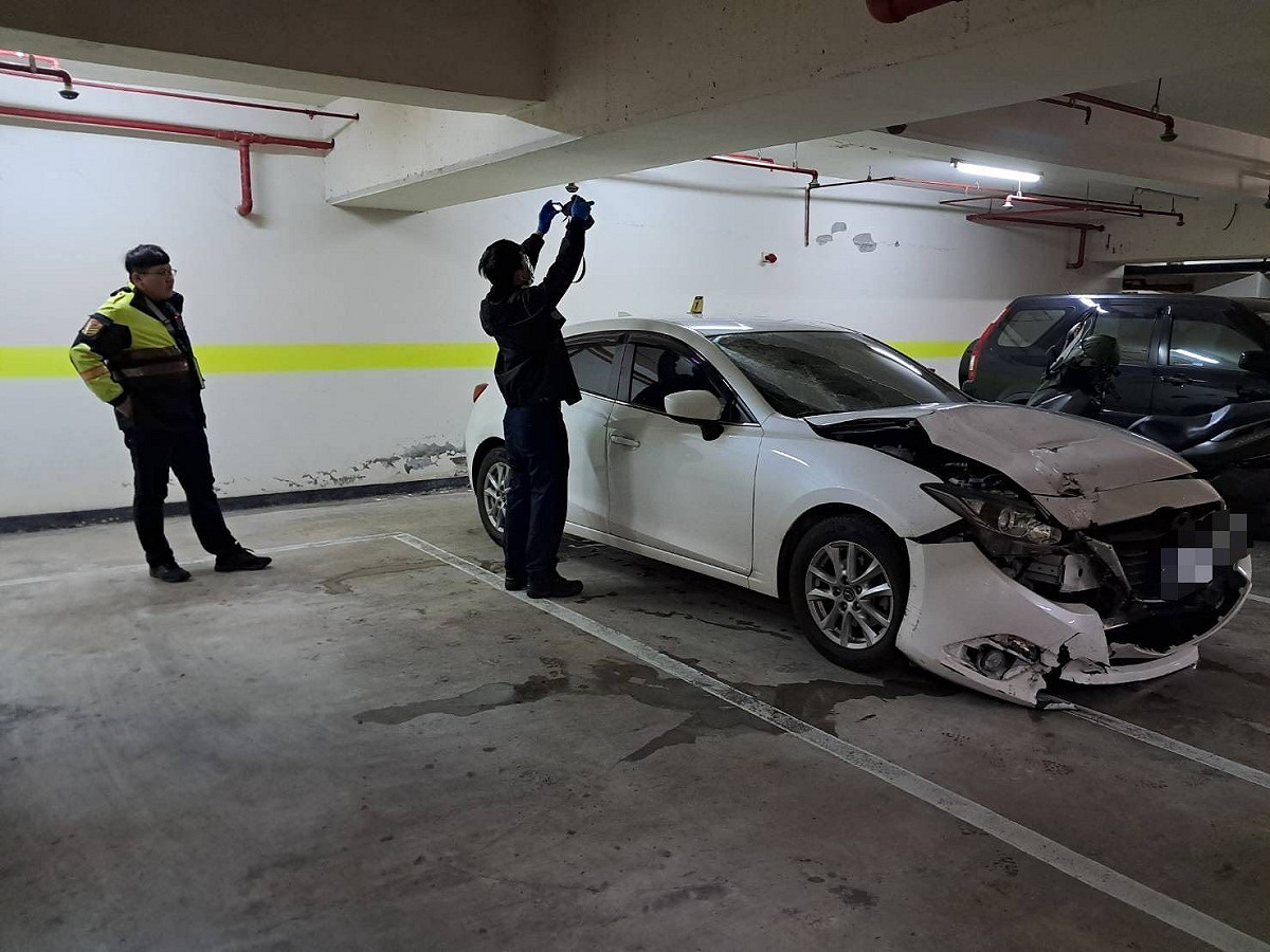 警方在淡水新民街一處社區地下停車場發現肇事車輛，並通知登記車主到案說明。 圖：翻攝畫面