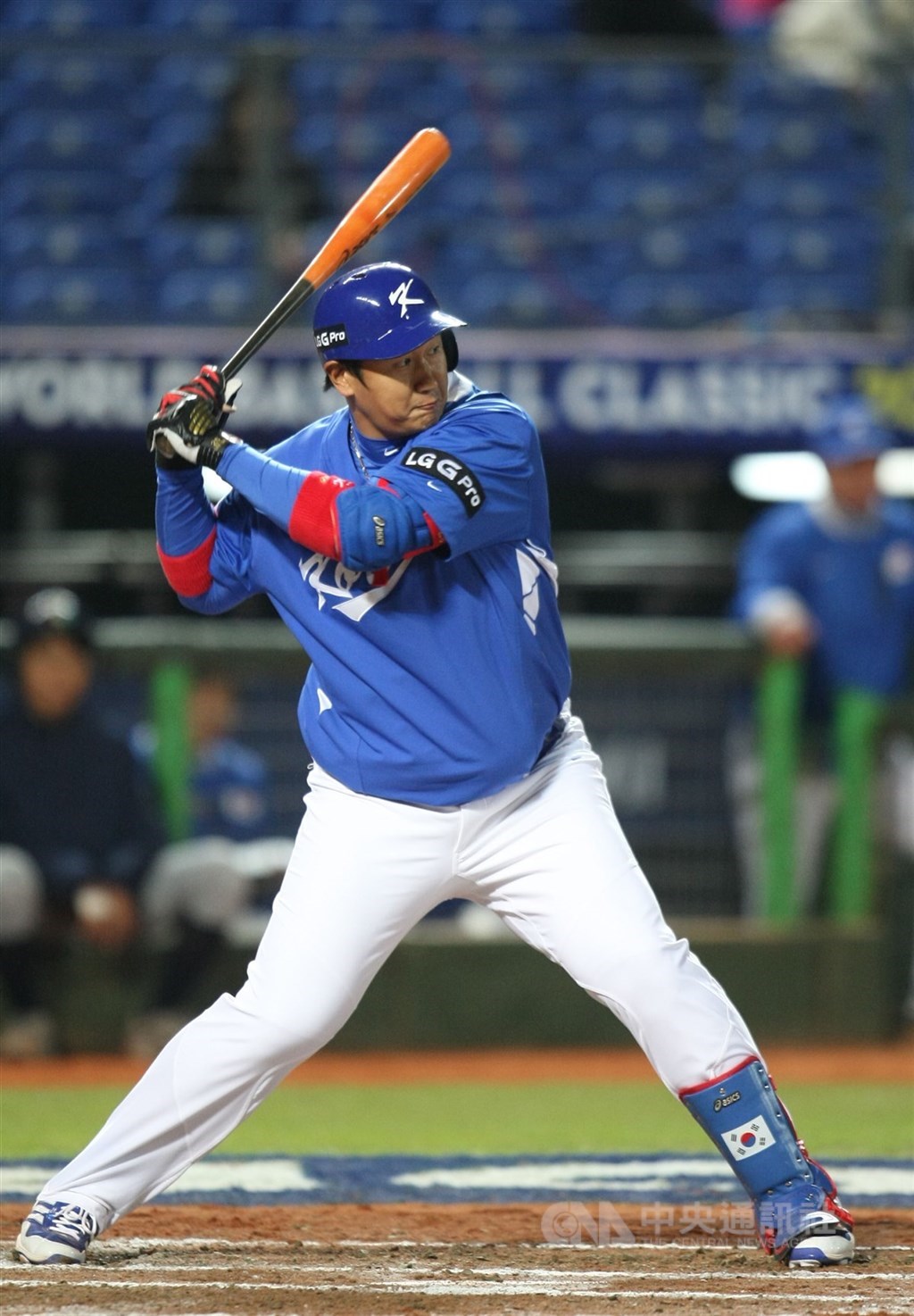 中職中信兄弟球團2日正式公告，將邀請韓國傳奇球星李大浩擔任春訓期間的客座打擊教練。圖為李大浩2013年世界棒球經典賽來台出賽畫面。（中央社檔案照片）