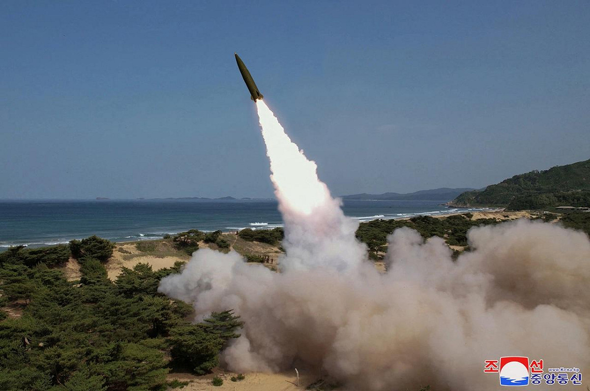 北韓發射彈道飛彈。（資料照） 圖/取自朝鮮中央通訊社（KCNA）
