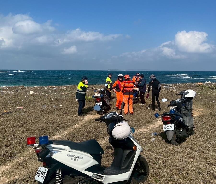 澎湖縣政府警察局望安分局表示，4日上午有民眾在望安鄉水垵村破滬沙灘發現一遺體，警方與海巡單位獲報派員處置，經指認是陸軍澎湖防衛指揮部所屬作業隊潛水失蹤的何姓士官。（澎湖望安分局提供）中央社　115年1月4日