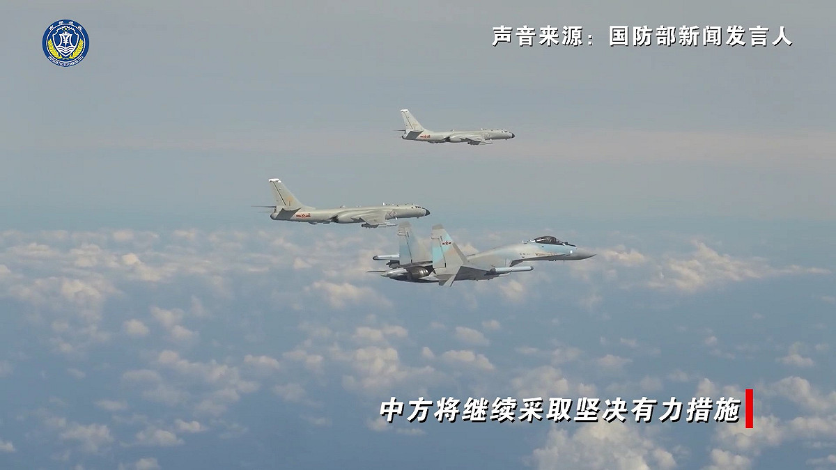 解放軍南部戰區發動南海黃岩島領海領空及周邊區域展開執法巡查和組織戰備警巡。圖為2025年12月31日派出多架搭載鷹擊-12反艦巡弋導彈的轟-6K轟炸機巡航。 圖：翻攝「微博」@南部戰區