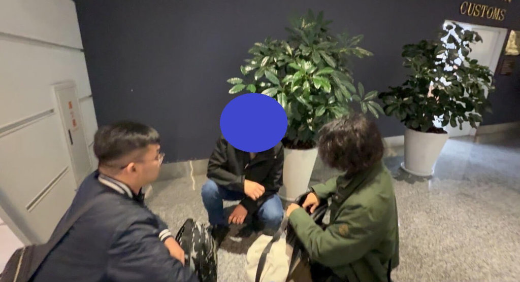 新竹市警察局5日指出，詐騙集團在馬來西亞以高薪打工為誘因吸收成員，並利用觀光簽證來台犯案，日前車手於竹市商圈提領贓款遭逮。（警方提供）中央社記者郭宣彣傳真　115年1月5日