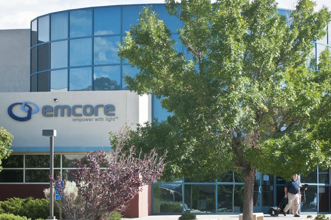 美國芯片製造商安科光電（Emcore）外觀。 圖：翻攝Emcore官網