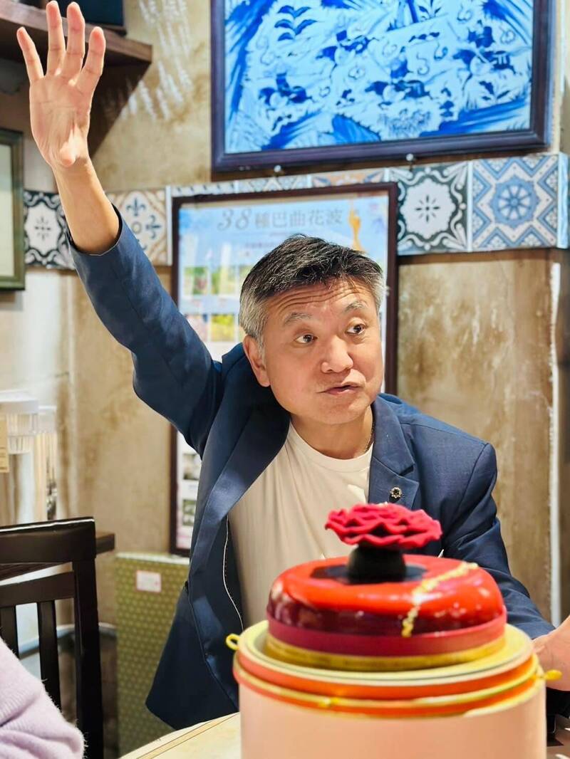 何啟聖5日晚間透過臉書宣布將爭取國民黨花蓮縣長提名。 圖：翻攝臉書
